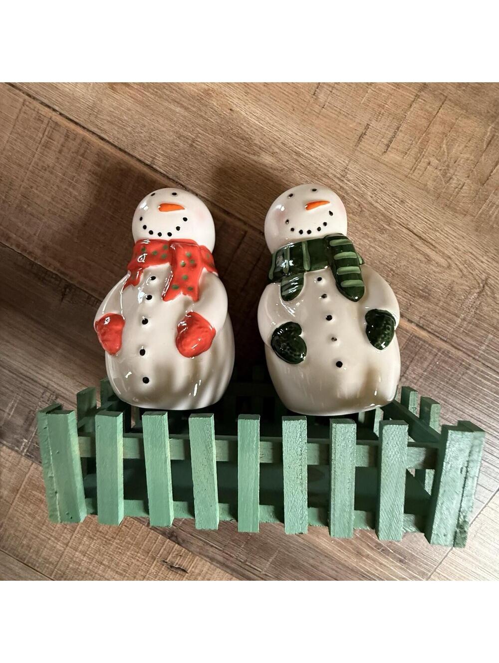 SNOWMAN salt & pepper shakers - w/ box And Holder Maredy Gift Collection Vntg - Picture 7 of 9